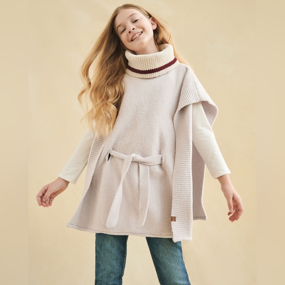 nwt Roots - kids poncho - size L/XL